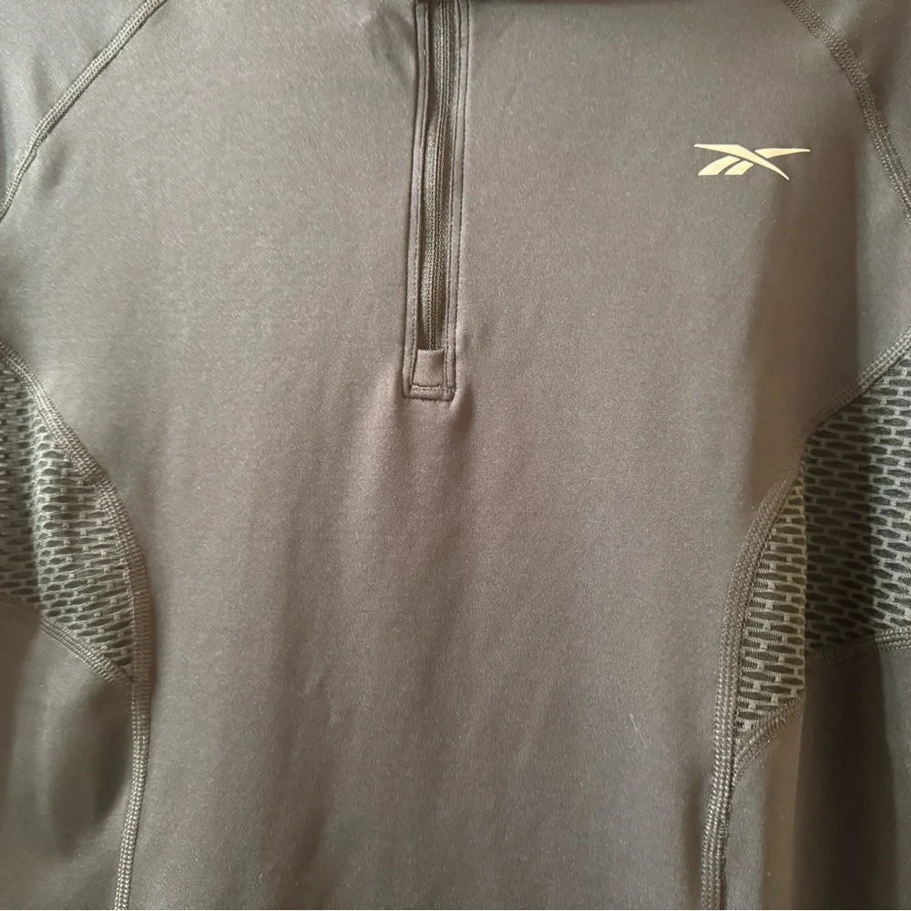 NWT Reebok part Mesh Black Performance Top Size Large - Picture 3 of 8